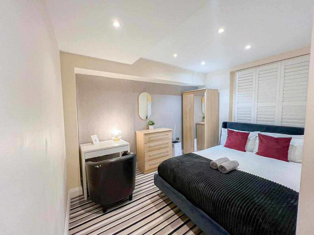 3 Bedroom With Private Terrace In Pimlico, Westminster, Victoria Apartment