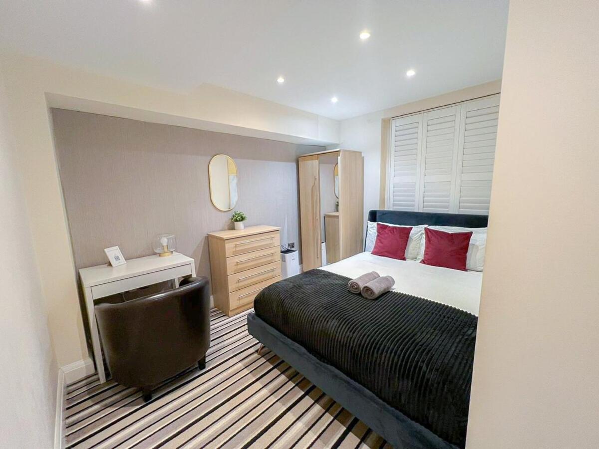 Apartment 3 Bedroom With Private Terrace In Pimlico, Westminster, Victoria *