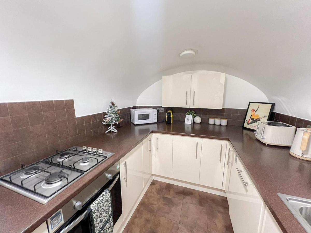 3 Bedroom With Private Terrace In Pimlico, Westminster, Victoria Apartment *