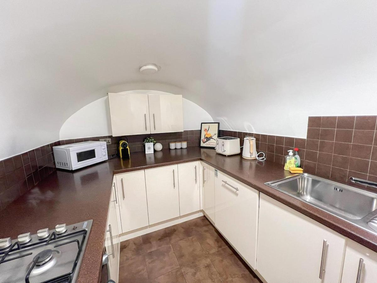 3 Bedroom With Private Terrace In Pimlico, Westminster, Victoria